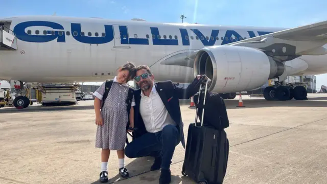 ماديسون ووالدها مارك بيكر