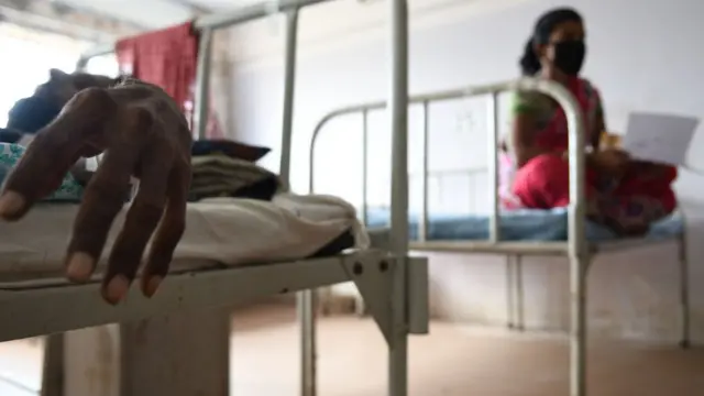 ক্ষুধামন্দা, হঠাৎ শরীরের ওজন কমে যাওয়া, জ্বর জ্বর ভাব যক্ষ্মার কিছু সাধারণ লক্ষণ।