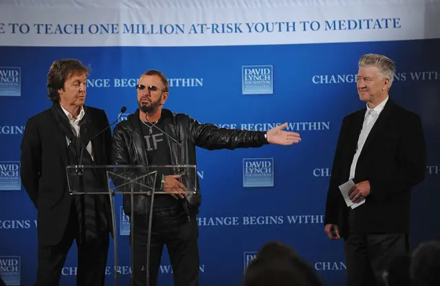 Пол Маккартни, Ринго Старр и Дэвид Линч на пресс-конференции Фонда Дэвида Линча. Нью-Йорк 3 апреля 2009 г.