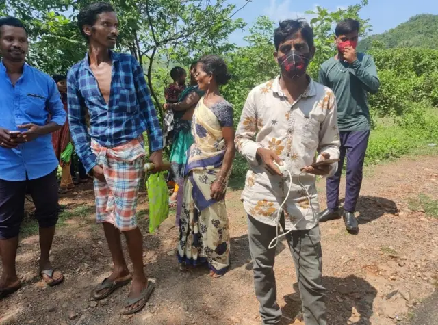 ప్రభుత్వ పథకాల కోసం పడిగాపులు