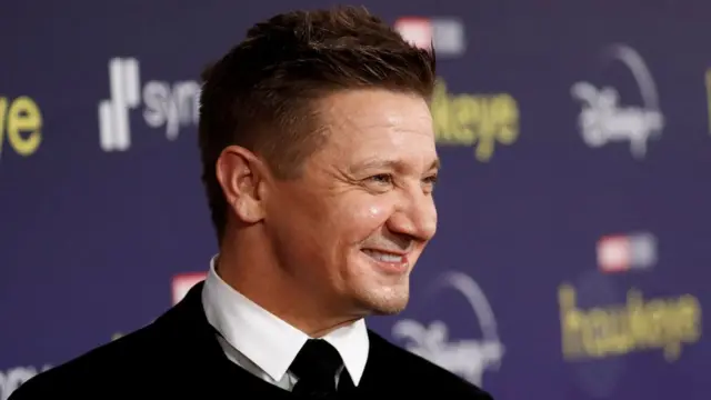 джереми реннер
