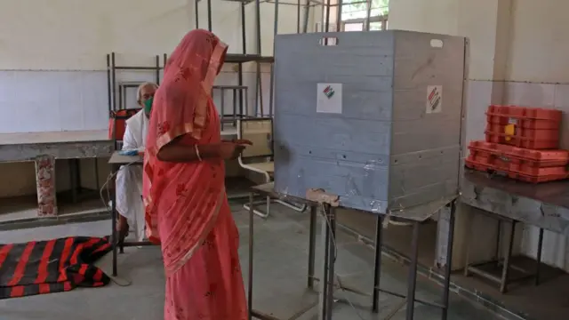 કહેવાય છે કે કલેક્ટરોને ગ્રામ પંચાયતો સમરસ કરવા માટેના ટાર્ગેટ આપવામાં આવે છે તો તે કેવી રીતે કાર્ય કરે છે?