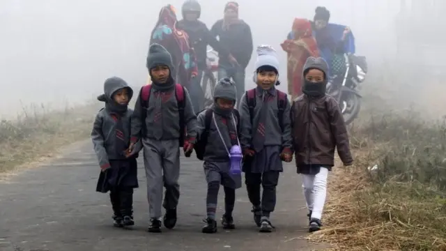 સ્કૂલે જતા બાળકો