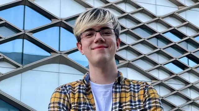 และเฟรดดี เฮพเพลล์ (Freddy Heppell) หนึ่งในสามผู้พัฒนาเกมป๊อปแคท ปัจจุบันเป็นนักศึกษาคณะวิทยาศาสตร์คอมพิวเตอร์จากมหาวิทยาลัยเชฟฟิลด์ในสหราชอาณาจักร