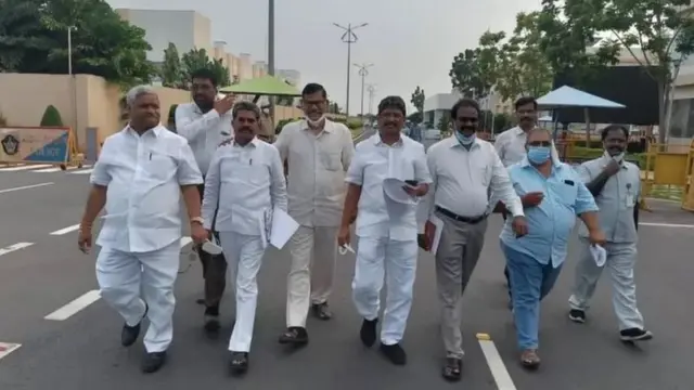 ఉద్యోగ సంఘాల నేతలు