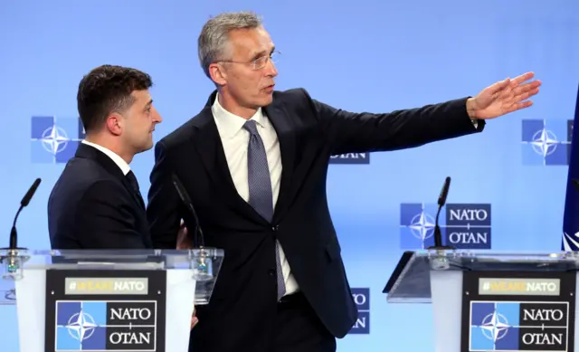 Президент України Володимир Зеленський і генеральний секретар НАТО Єнс Столтенберг після зустрічі в Брюсселі, 4 червня 2019 року