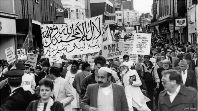 સેટેનિક વર્સેઝ વિરુદ્ધ આંદોલન