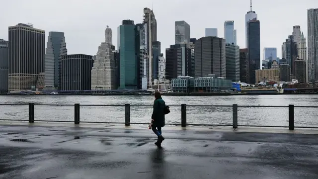 যুক্তরাষ্ট্রে মোট আক্রান্তের প্রায় অর্ধেকই নিউ ইয়র্কে