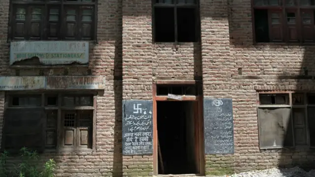 अनंतनाग स्थित एक घर जहां कश्मीरी पंडित रहा करते थे