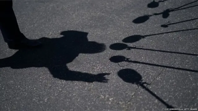 వార్తలపై అభ్యంతరాలంటు ఫిర్యాదు చేయాలి తప్ప బెదిరించడం సరికాదని జర్నలిస్టు సంఘాలు అంటున్నాయి