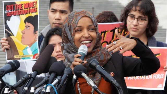 Ilhan Cumar ayaa sannadkii lasoo dhaafay ku biirtay aqalka Koongareeska