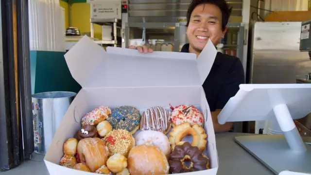 Una tienda de donas en California