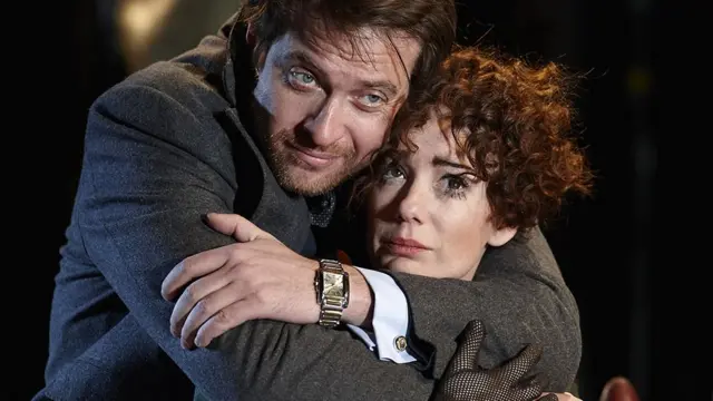 "Двое на качелях"