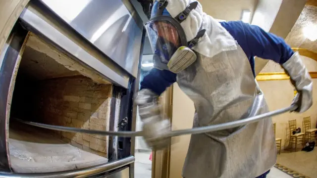 Onye na-agba ozu ọkụ