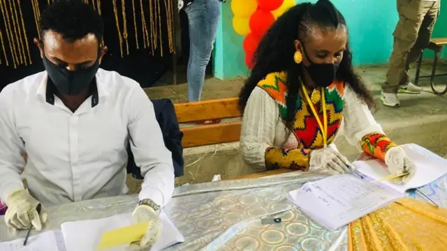 ኣፈፀምቲ መረፃ፡ መስርሒ ሓበሬታ ምሃብ ኣድመፅቲ ብልዑል ጥንቃቐ ይመርሕዎ ውዒሎም