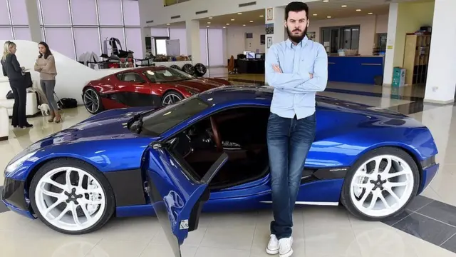 Mate Rimac di showroom mobilnya di luar Zagreb.