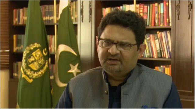 'یہ بات درست ہے کہ بجلی کی ترسیل کی کمپنیوں میں جتنی بہتری لا سکتے تھے اتنی نہیں ہو سکی ہے۔ اس کا جو دیر پا حل ہے وہ نجکاری ہی ہے۔'