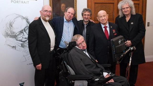 Stephen Hawking participódel Festival Starmus en Tenerife, España, junto a Kip Thorne, Hans Zimmer, Garik Israelian, Alexei Leonov y Brian May.