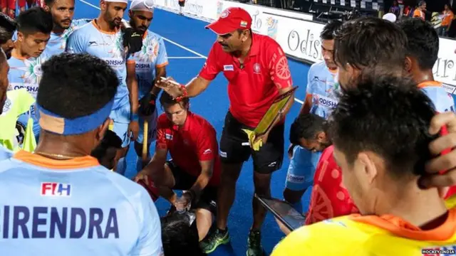 انڈین ٹیم کے کھلاڑیوں کے ساتپ کوچ ہریندر سنگھ