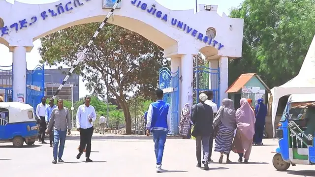 Cabdullaahi Yuusuf Kaariye, 56 jir waxbarasho dib ugu laabtay