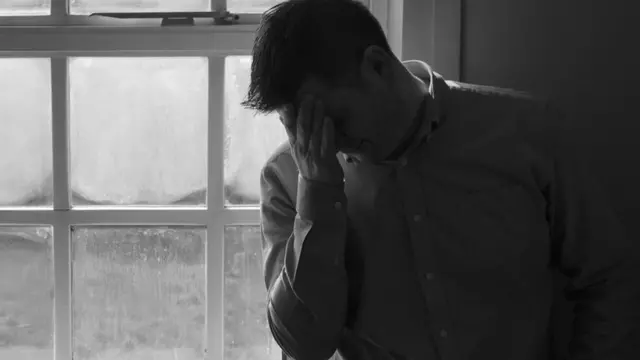 আত্মহত্যার চেষ্টা করে প্রিয়জনকে চাপে ফেলতে গিয়ে দুর্ঘটনায় মৃত্যু হচ্ছে অনেকের।