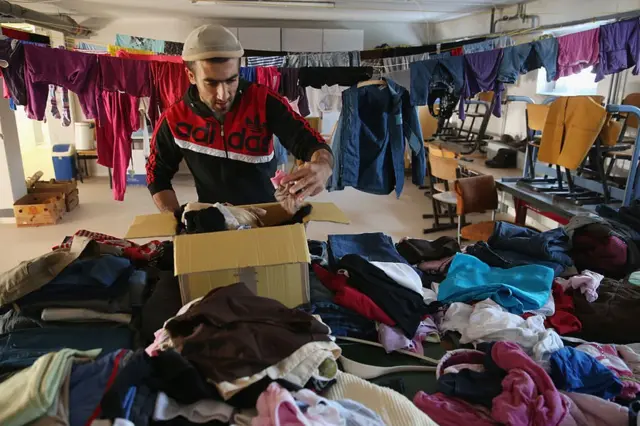 Беженец с гуманитарной помощью