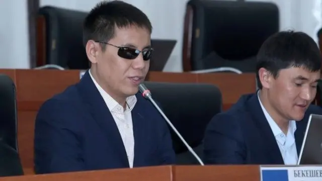 Депутат Дастан Бекешовдун айтымында ЖЭБдеги көйгөйлөр башкаруучу органдардын көптүгүнөн чыгат