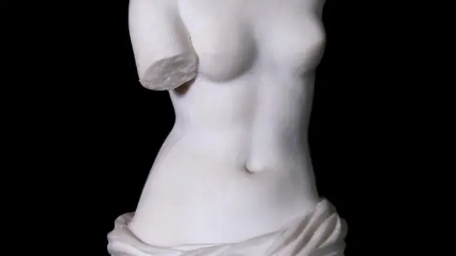 Estátua feminina