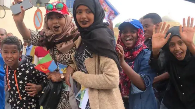 ንቀዳማይ ሚኒስተር ኣብይ ኣሕመድ ንምቕባል ካብ ዝወጸኡ መንእሰያትን ህጻናትን 08/07/2018