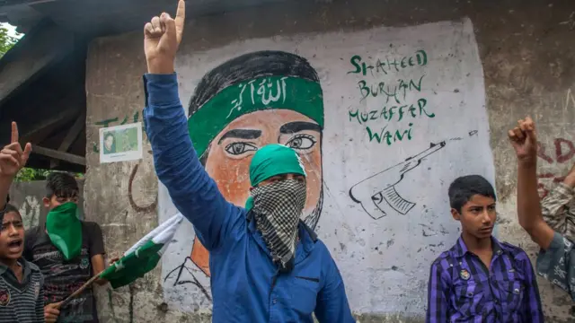 তিন বছর আগে বিদ্রোহী নেতা বুরহান ওয়ানির মৃত্যুর পর ক্ষোভে ফেটে পড়েছিল কাশ্মীর