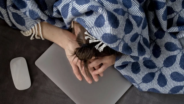 많은 사람들이 번아웃과 탈진을 같은 의미로 여기지만 전문가들은 번아웃은 단순 탈진과 전혀 다른 상태라고 말한다