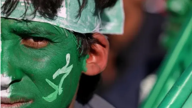 ایمانویل میکخواں، فرانس، مسلمان