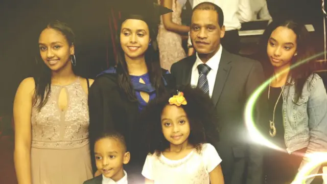 ድሕሪ 12 ዓመት ዘቋረጸቶ ትምህርቲ ዳግም ብምቕጻል ብሙኣ መምህርነት ትዓቢ ዘላ ኣደ