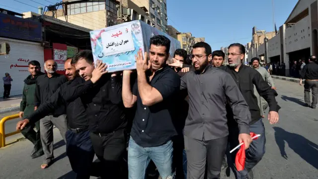 Pemakaman korban serangan di Ahvaz