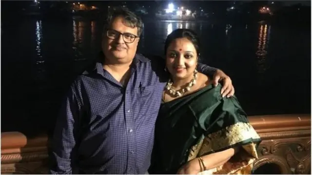 निताईदास आणि त्यांच्या पत्नी अपराजिता