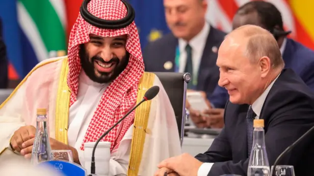 O príncipe herdeiro da Arábia Saudita, Mohammed bin Salman, e o presidente da Rússia, Vladimir Putin, sorriem na Cúpula dos Líderes do G20caça níqueis online grátis2018