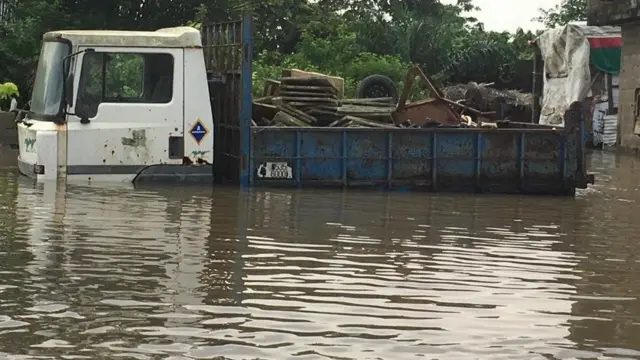 Omi ti mu ọkọ akẹru yii nilu Eko