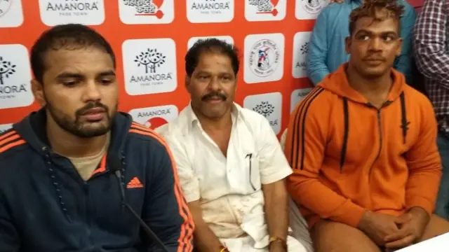 हर्षवर्धन सदगीर, शैलेश शेळके