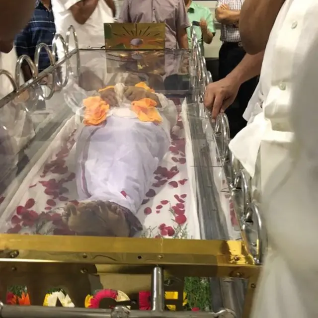 करुणानिधी यांचं पार्थिव