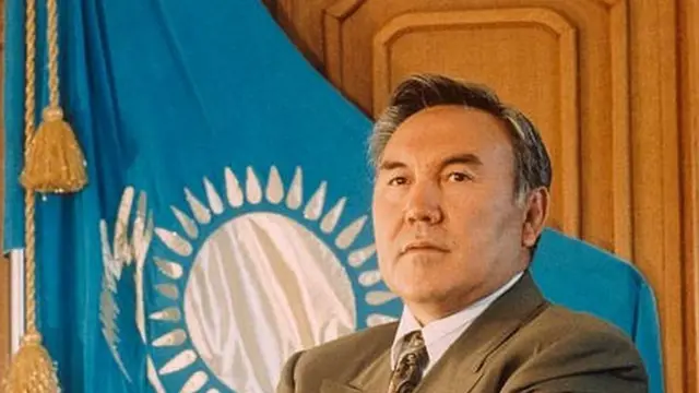 نزاربايييف أول رئيس بعد الاستقلال