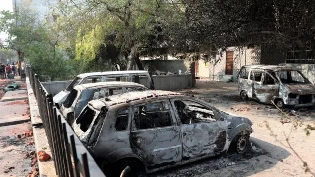 जली हुई कार