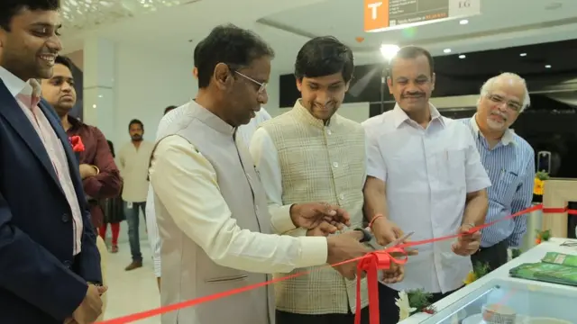 శ్రీకాంత్ జీవిత కథ ఆధారంగా బాలీవుడ్ సినిమా నిర్మితమవుతోంది