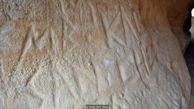 Tulisan dan tanda lain di Taman nasional Timna Israel