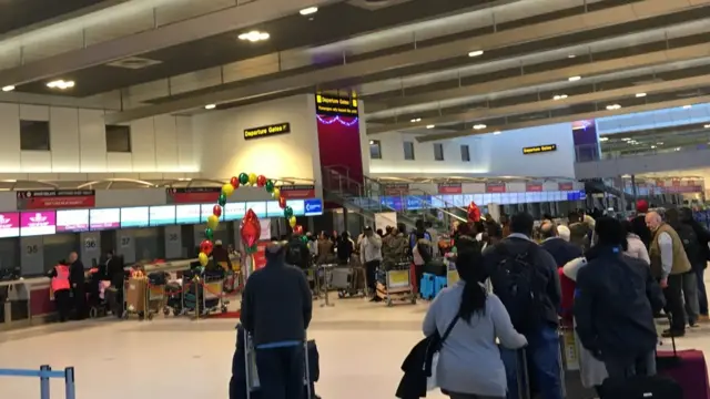 ኤርትራውያንን ኢትዮጵያውያንን ዝርከብዎም ኣፍሪቃውያን ተጓዓዝቲ ምስ ፈላሚ በረራ መንገዲ ኣየር ኢትዮጵያ ካብ ማንቸስተር ናብ ኣፍሪቃ ክጓዓዙ እንናተዳለዉ፡ 11 ታሕሳስ 2018