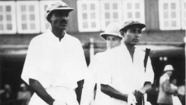 భారత్ ఆడిన తొలి టెస్ట్ మ్యాచ్లో బ్యాటింగ్కు దిగుతున్న కొఠారి కనకయ్య నాయుడు (ఎడమ), నానిక్ అమరనాథ్ భరద్వాజ్ (కుడి)