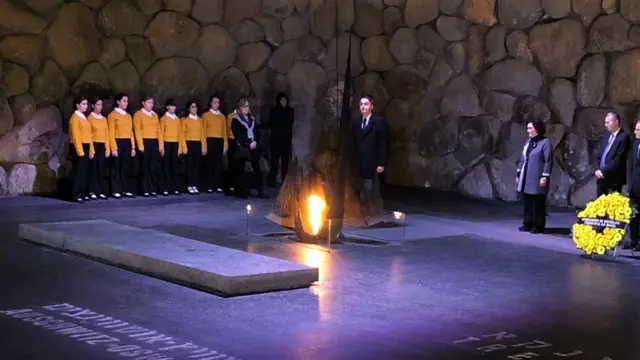 Bolsonaro no centropixbet saque minimomemória do Holocausto