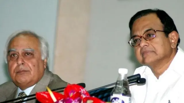 गुलाम नबी आझाद, अधीर रंजन चौधरी, कपिल सिब्बल, सोनिया गांधी, राहुल गांधी