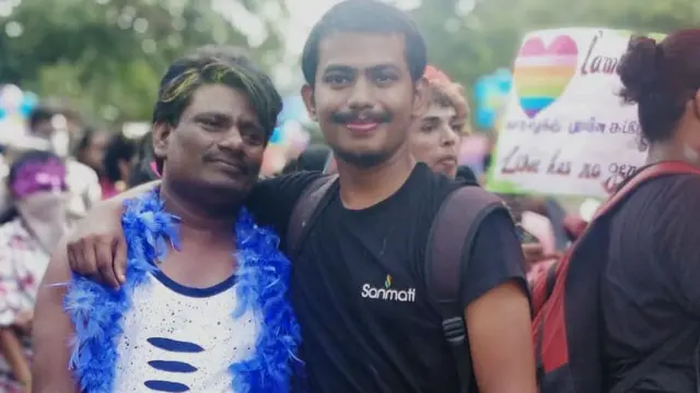 ஆராய்ச்சி மாணவர் செம்மல் (வலது)