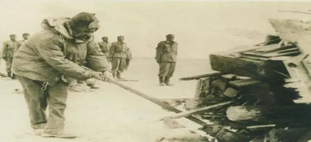 ब्रिगेडियर टीएन रैना ने अपने हाथों से जवानों की चिता को आग दी, जो बाद में थल सेनाध्यक्ष बने