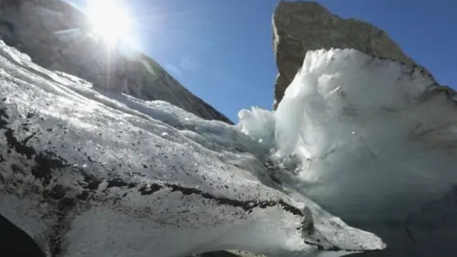 உருகும் பனிகட்டிகள்